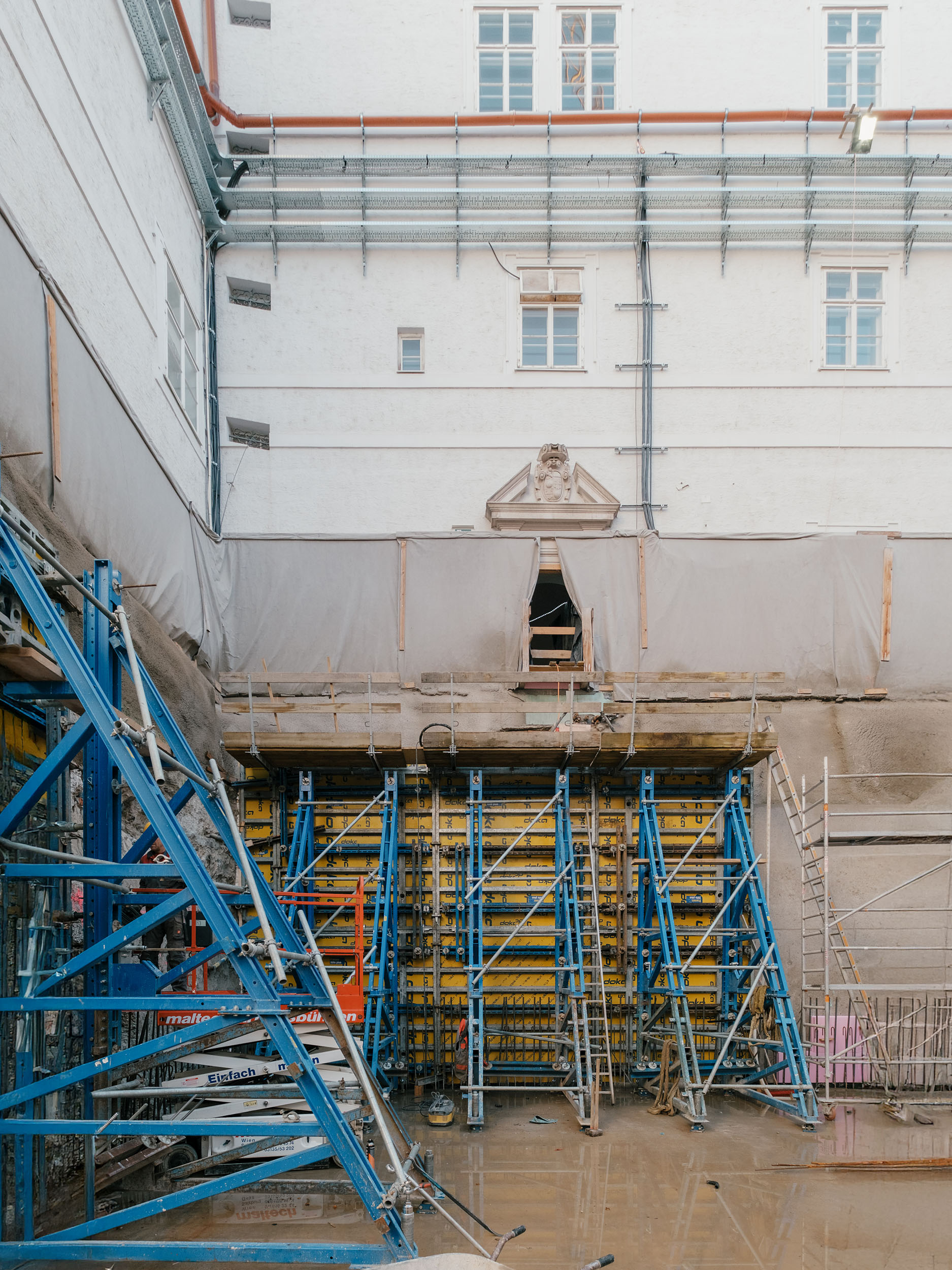Baustellendokumentation Salzburg Belvedere in Salzburg von Patrick Johannsen für Schenker Salvi Weber Architekten. Bestandsumbau und Museumserweiterung im Innenhof der Neuen Residenz, Dezember 2025.